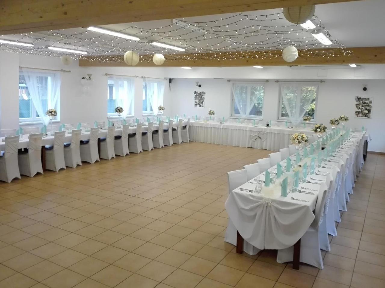 Stara Ameryka Hotel 3*